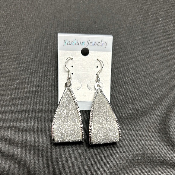 Jewelry - Sparkling Silvertone Drop Earrings